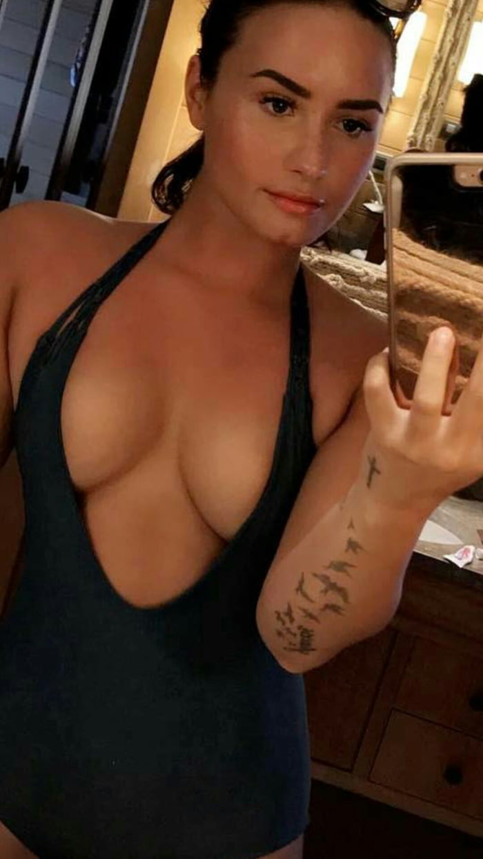 chad groff recommends demi lovato tits pic