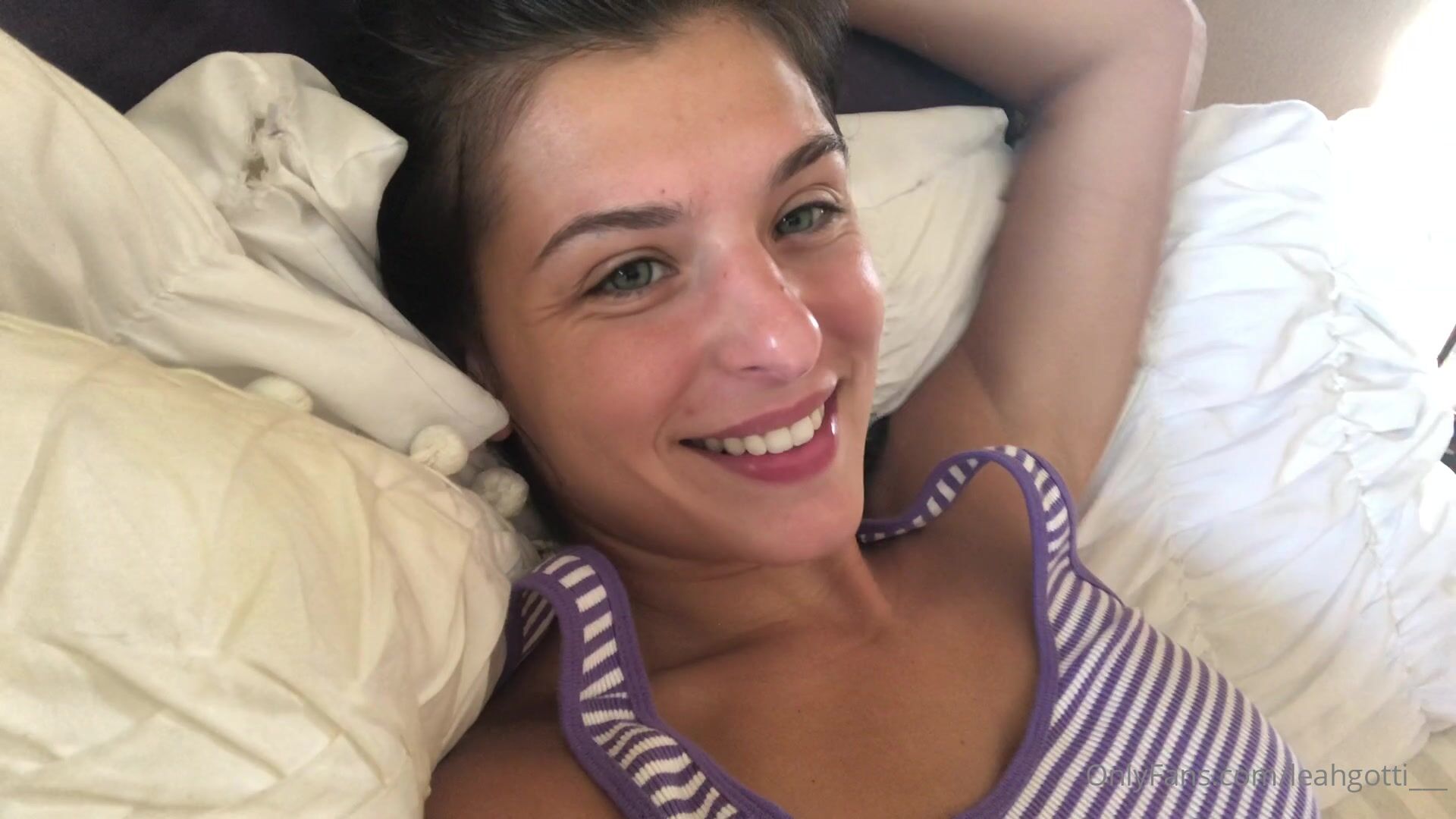 leah gotti selfie