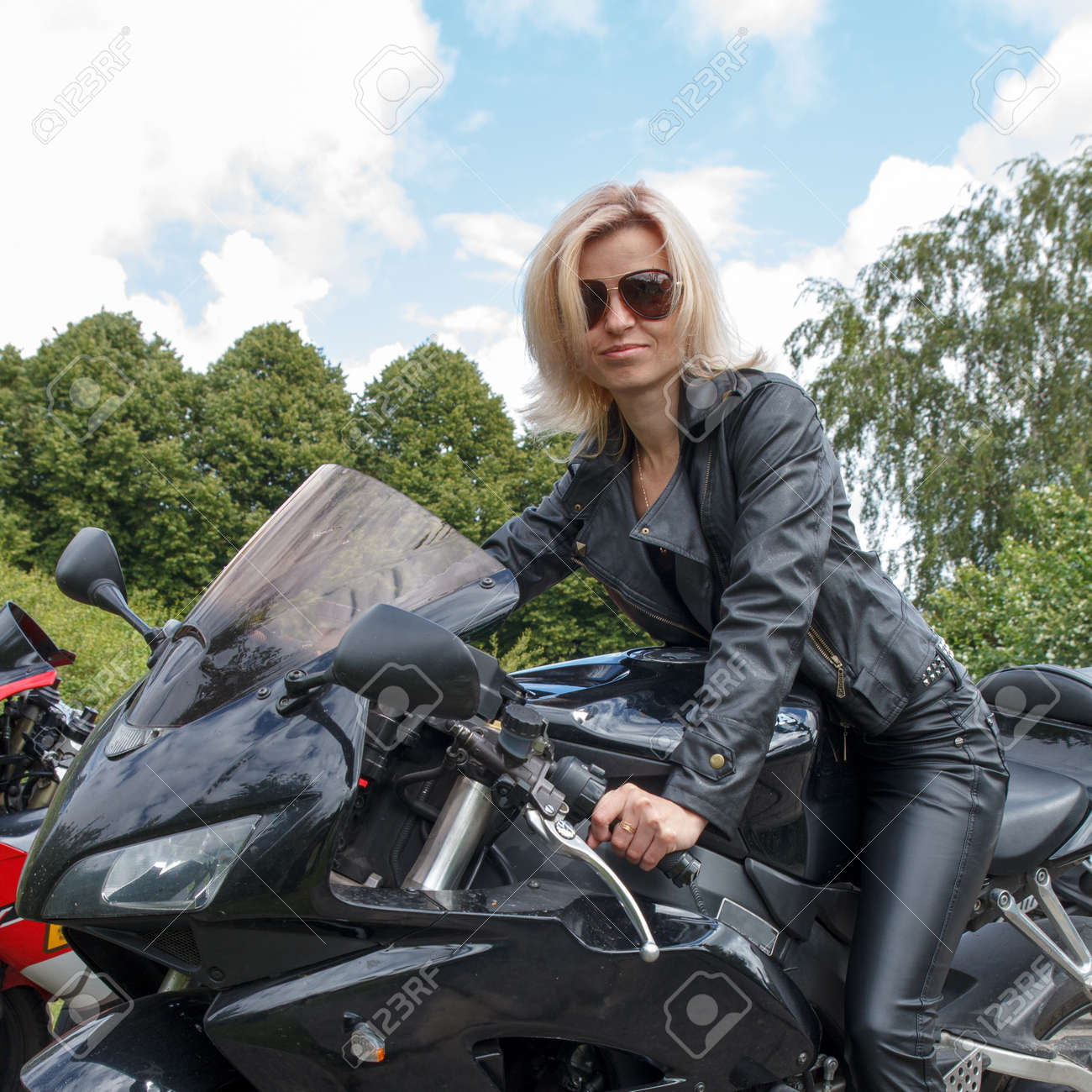 arooj khawar recommends biker women pic pic