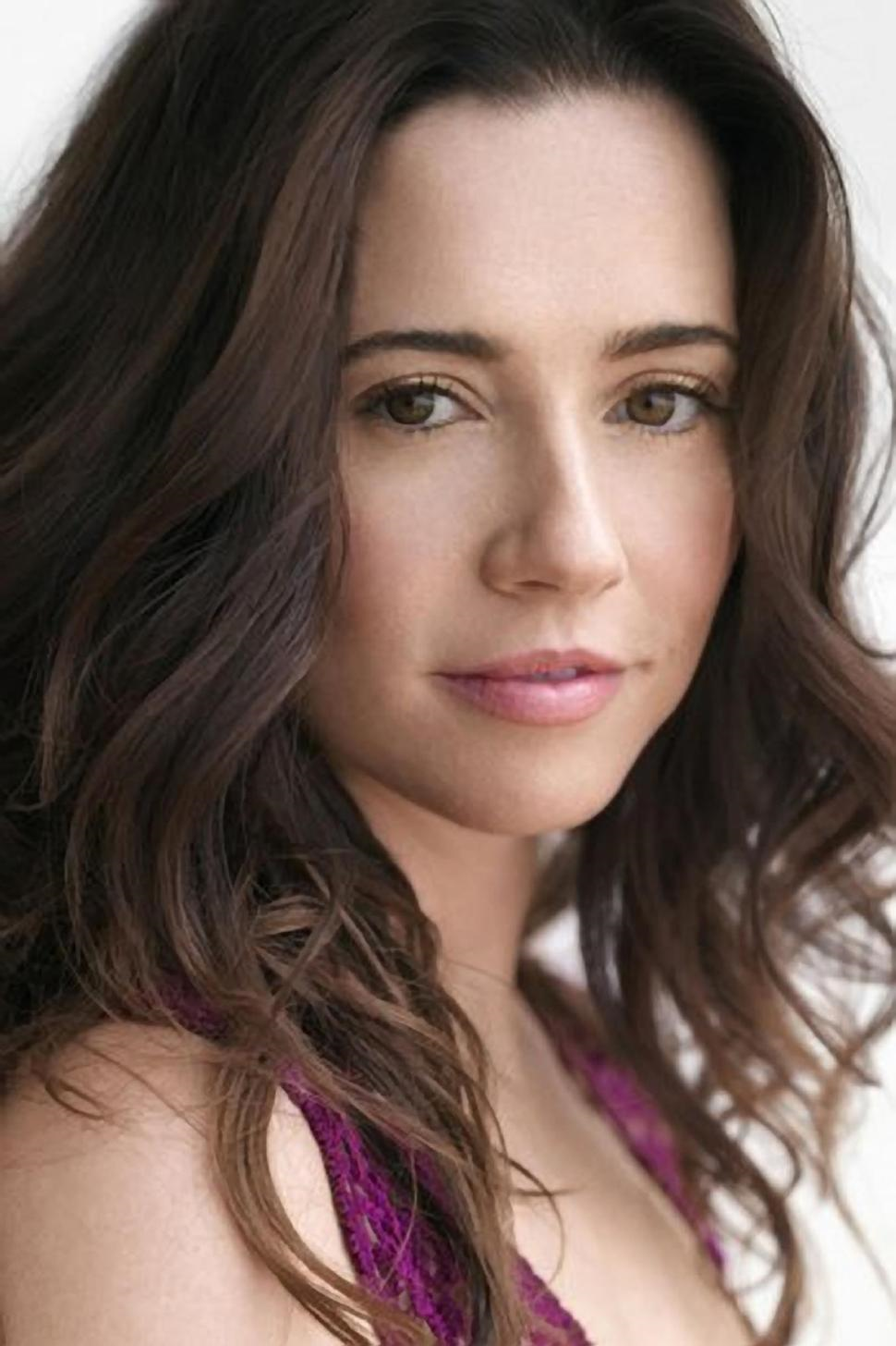 abhishek kothari add photo linda cardellini oops